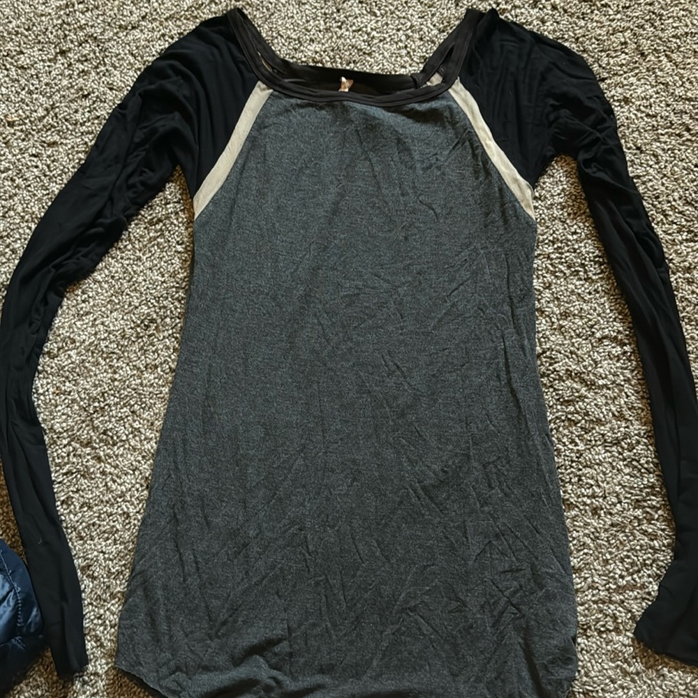 Bailey 44 grey baseball tee